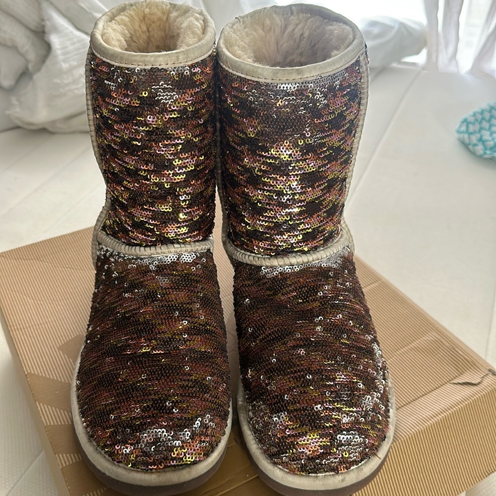 Sequin UGGS